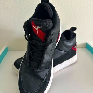 Boys ,Jordans size 4
